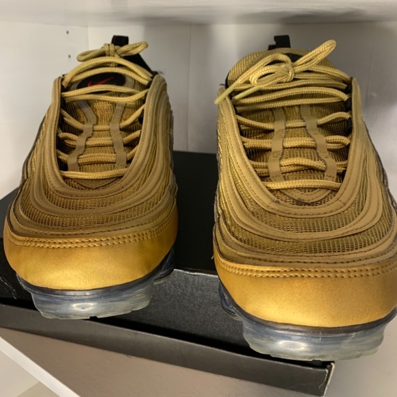 Sneakers - Picture 5 of 6